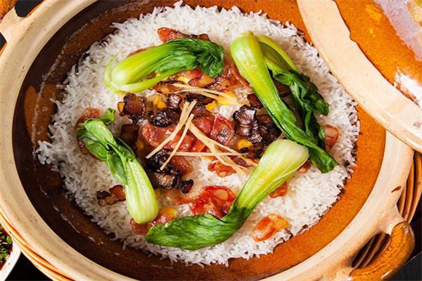 小微特色煲仔饭